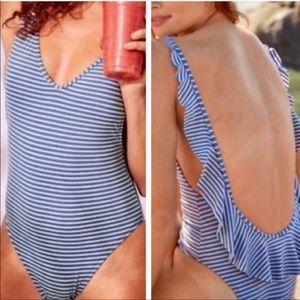 Aerie Low Back Metallic Stripe Ruffle
Swim Suit size S/P